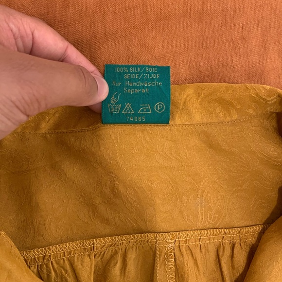 Vintage Reine Seide Gold Button Blouse, Size 42 - Picture 8 of 10